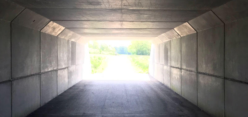 Tunnel i Herning graffiti fjernet fra betonvaeg
