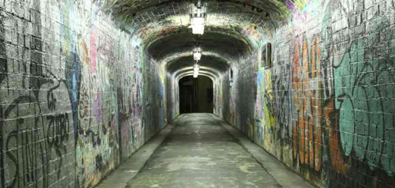 graffiti tunnel 810x320