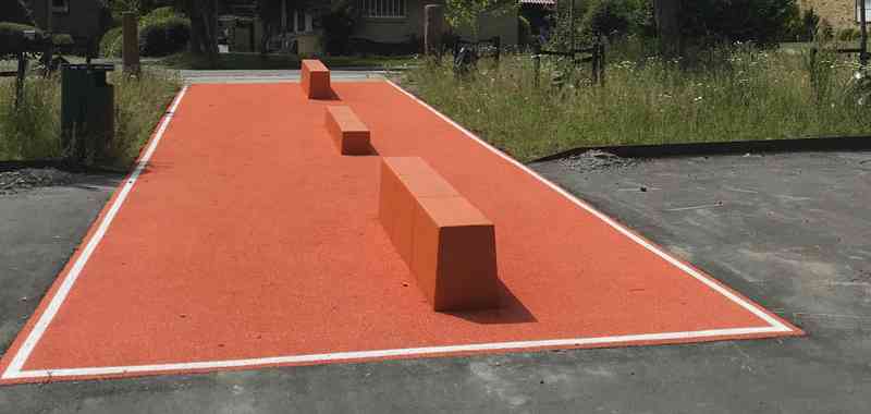 Orange betonplinte aktivitetsskoven Middelfart